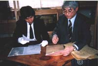 〔写真〕せっかく東京から来たのに、押収できるものが少なくてガッカリ。